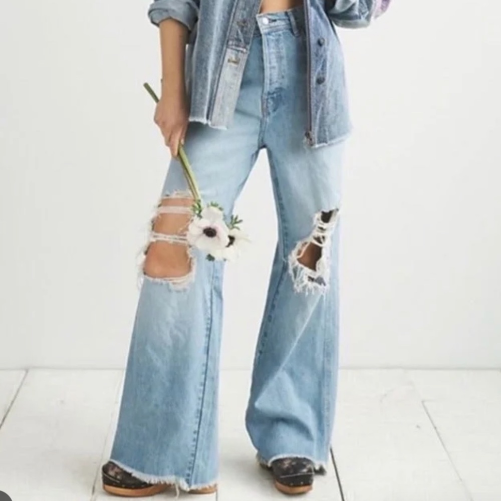 Free People NWT Jeans Ollie Extreme Wide Leg Distressed Blue Flare Button Sz 24